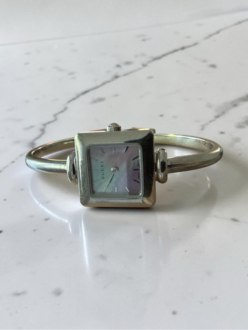 Gucci 1900L Vintage Swiss Made Bangle Watch Mother of Pearl